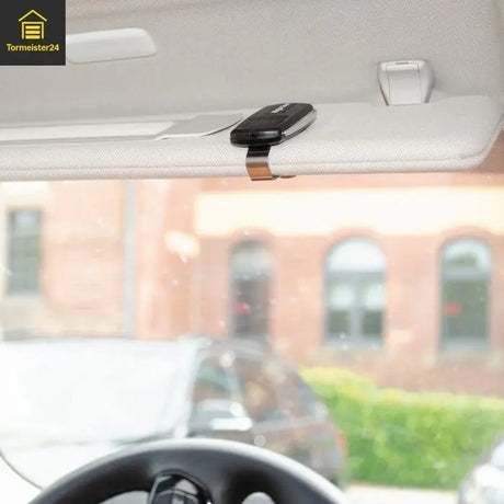 Handsender zur Torsteuerung auf Sonnenblende