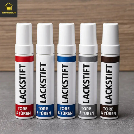 RAL-Lackstifte für Tore und Türen: Auswahl gängiger Grau- und Grüntöne mit Stiftspitze – ideal zum Ausbessern von Kratzern und Schnittkanten.