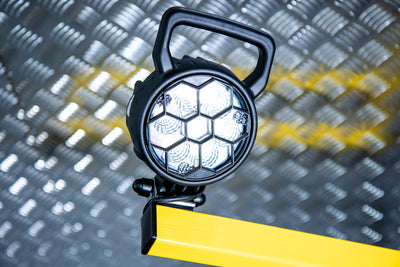 Brite Lite DS24 Industrie-Verladeleuchte mit schwenkbarem Stahl-Gelenkarm und leistungsstarker LED-Beleuchtung
