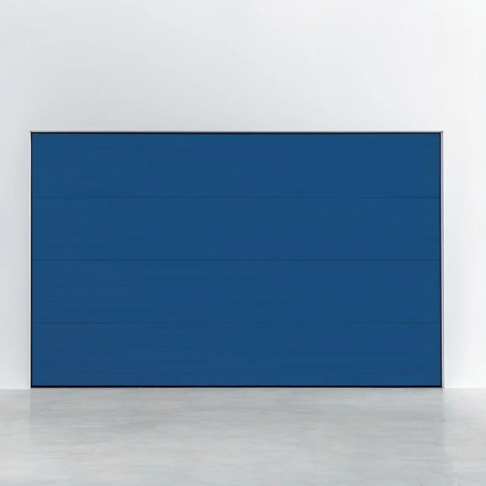 Garagentor Stucco Colore Enzianblau – strukturierte Außenfläche in kräftigem RAL 5010